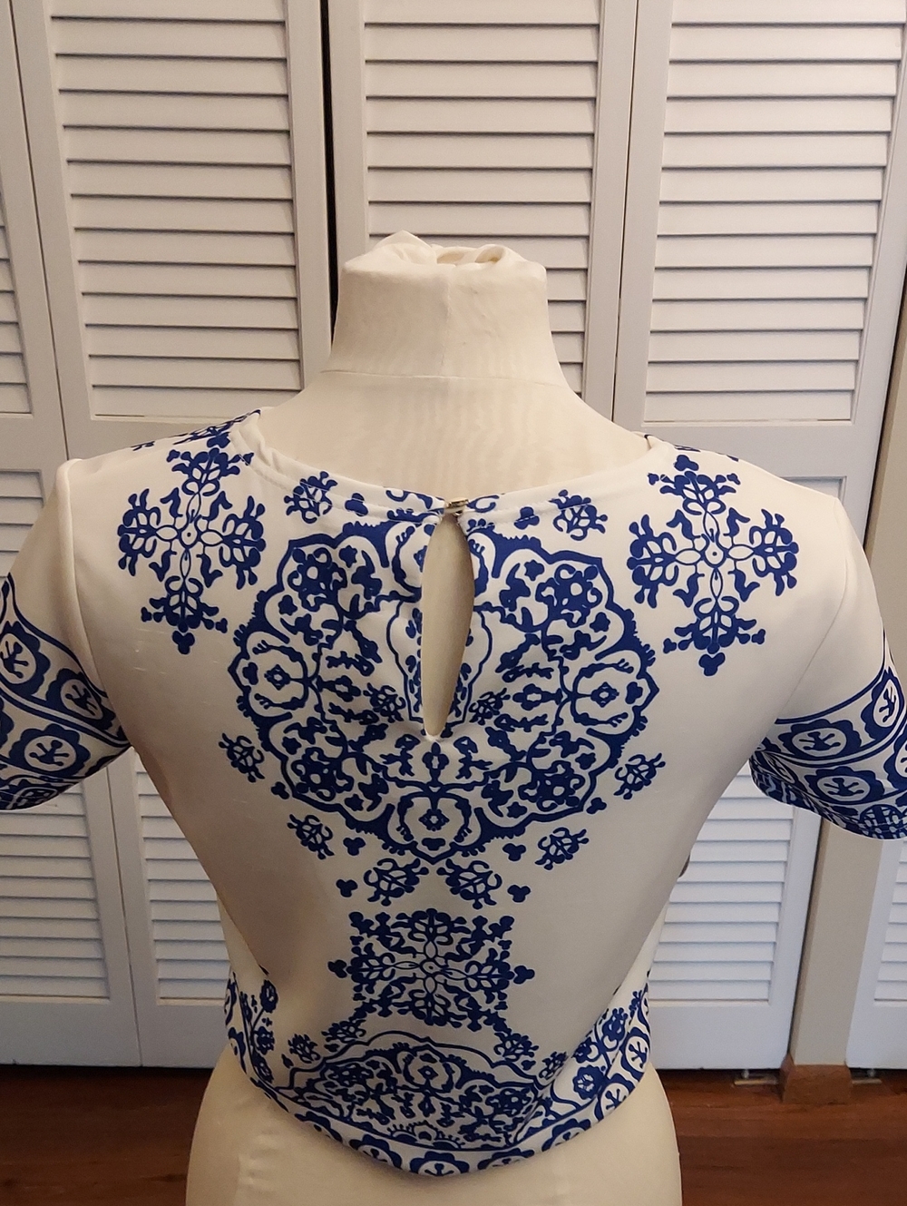 China Pattern Crop Top - Picture 5 of 5